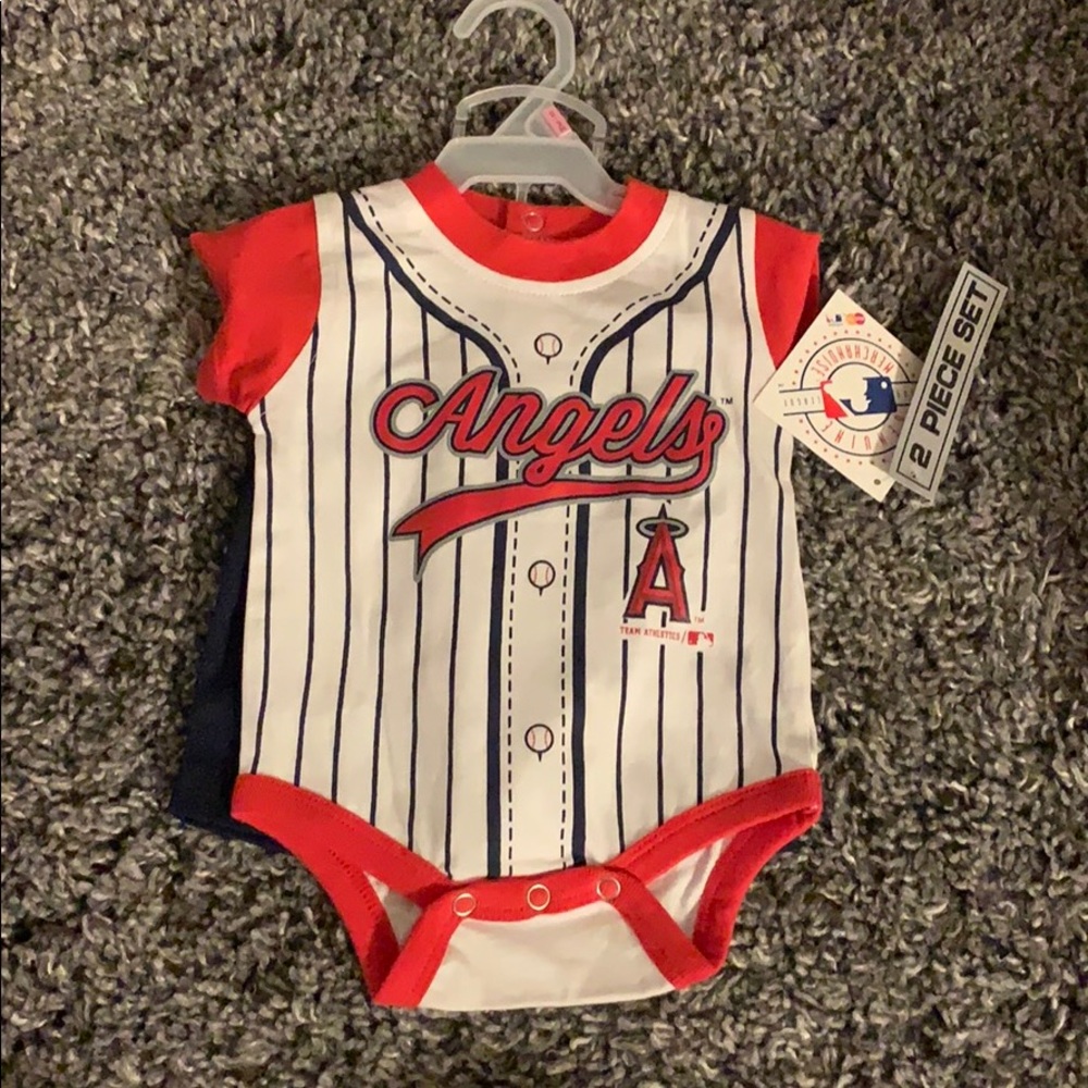 NWT Boy’s Angels 2 pieces set. 0-3 months